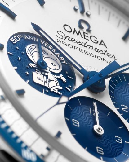 Omega Acceso exclusivo Silver Snoopy Award Speedmaster Serie de Aniversario 42 mm, acero con pulsera en tejido de nailon revestido 310.32.42.50.02.001 - Imagen 2
