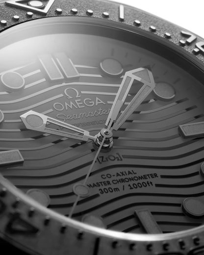 Omega Black Black Seamaster Diver 300M 43,5 mm, cerámica negra con pulsera de caucho 210.92.44.20.01.003 - Imagen 3