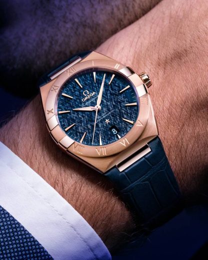 Omega Constellation 39 mm, oro Sedna™ con pulsera de piel 131.53.39.20.03.001 - Imagen 4