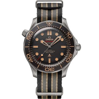 Omega Edición 007*** Seamaster Diver 300M 42 mm, titanio con pulsera NATO 210.92.42.20.01.001