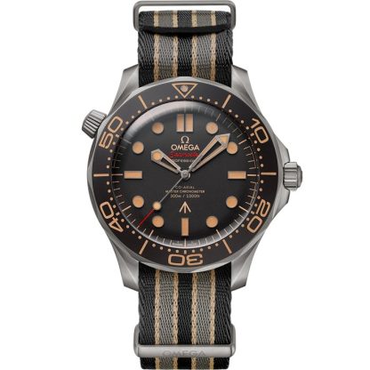Omega Edición 007*** Seamaster Diver 300M 42 mm, titanio con pulsera NATO 210.92.42.20.01.001