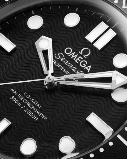 Omega Seamaster Diver 300M 42 mm, acero con pulsera de caucho 210.32.42.20.01.003 - Imagen 4