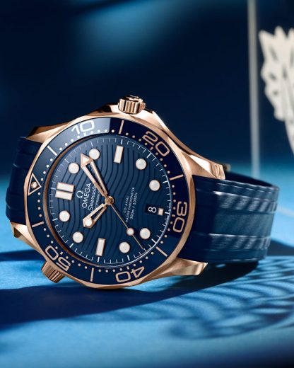 Omega Seamaster Diver 300M 42 mm, oro Sedna™ con pulsera de caucho 210.62.42.20.03.001 - Imagen 3