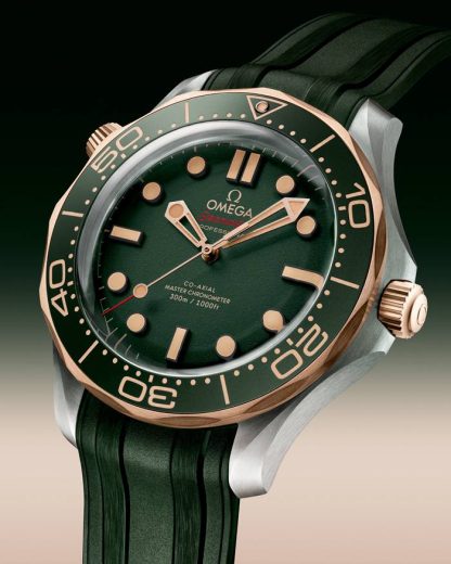 Omega Seamaster Diver 300M 42 mm, titanio - Bronze gold con pulsera de caucho 210.92.42.20.10.001 - Imagen 4