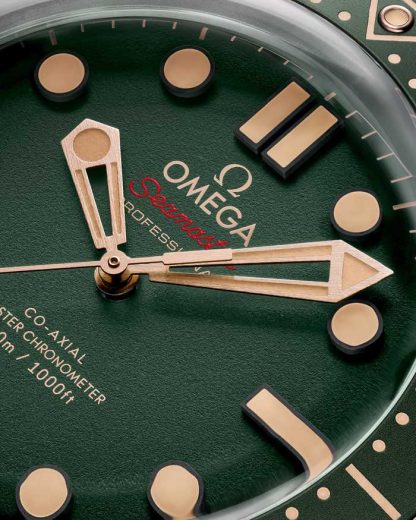 Omega Seamaster Diver 300M 42 mm, titanio - Bronze gold con titanio 210.90.42.20.10.001 - Imagen 5