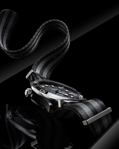 Omega Seamaster Diver 300M 43,5 mm, cerámica negra con pulsera NATO 210.92.44.20.01.002 - Imagen 4
