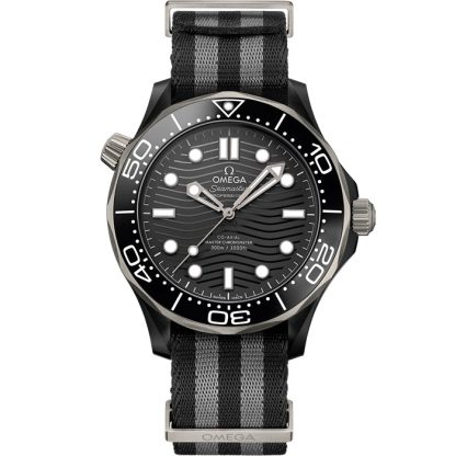 Omega Seamaster Diver 300M 43,5 mm, cerámica negra con pulsera NATO 210.92.44.20.01.002