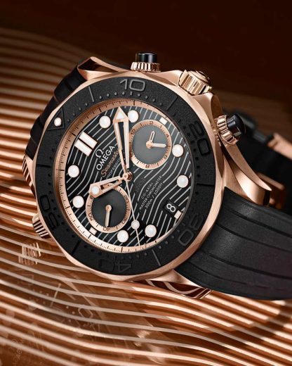 Omega Seamaster Diver 300M 44 mm, oro Sedna™ con pulsera de caucho 210.62.44.51.01.001 - Imagen 4