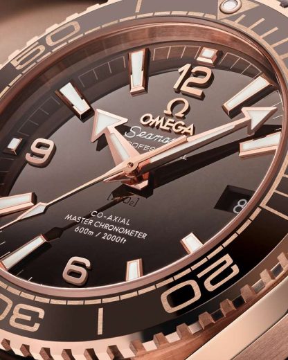 Omega Seamaster Planet Ocean 600M 39,5 mm, oro Sedna™ con pulsera de piel revestida de caucho 215.63.40.20.13.001 - Imagen 3