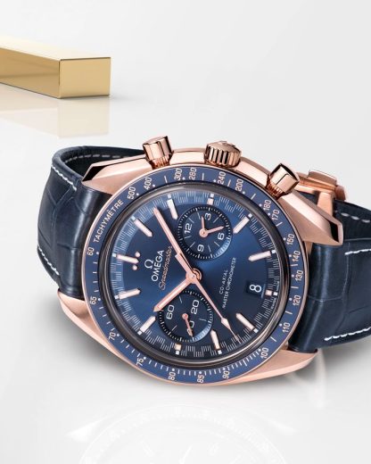 Omega Speedmaster Racing 44,25 mm, oro Sedna™ con pulsera de piel 329.53.44.51.03.001 - Imagen 3
