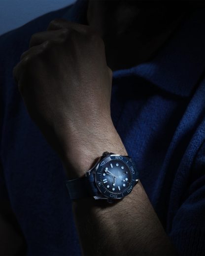 Omega Summer Blue Seamaster Diver 300M 42 mm, acero con pulsera de caucho 210.32.42.20.03.002 - Imagen 4
